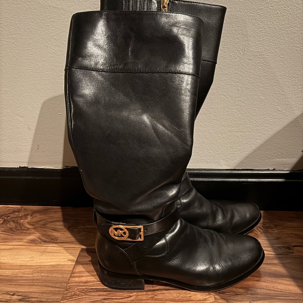 MK Riding Boots with MK Gold Logo
Soft black leather. Size 8 ladies